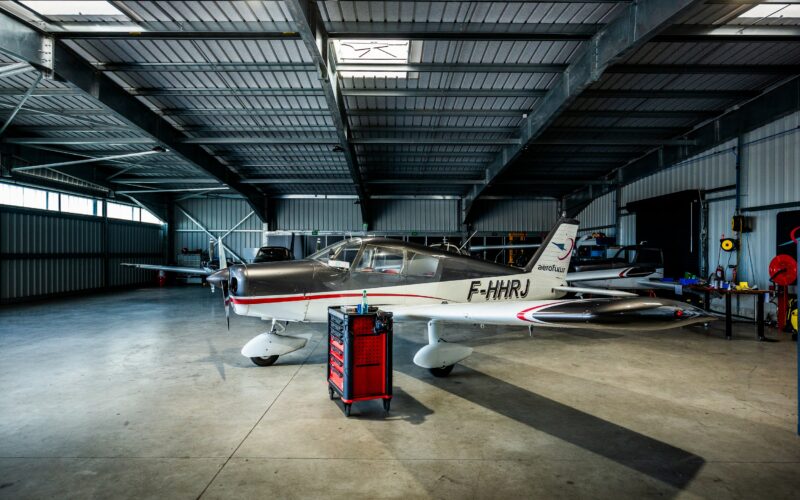 Perpignan, avril 2023, visite de l'entreprise Aerofutur, située sur la zone aéroportuaire de Perpignan La Llabanere. Entreprise de maintenance d'aeronefs et avions légers, de formation de pilote et accompagnement en vol et simulateurs ainsi que de loisirs.